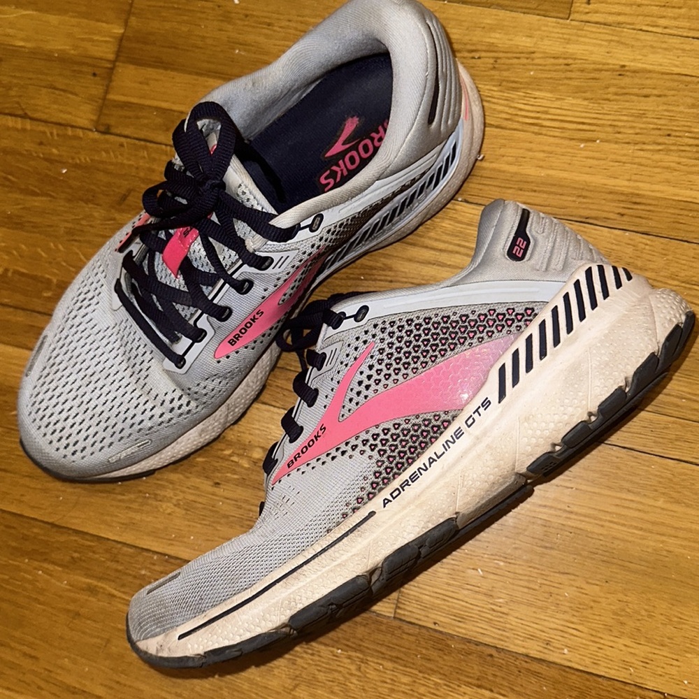 Brooks Adrenaline 22 run walk sneakers